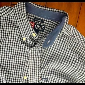 So well made! Chaps long sleeve easy care Poly/cotton sz L Like new!